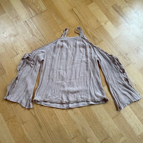 Super cute American Eagle Ivory Top - Picture 2 of 6